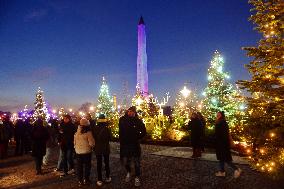 Anne Hidalgo Inaugurates Christmas Market - Paris