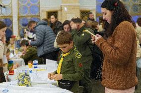 Plast members set up Workshop of Good Deeds at Kyiv Central Railway Station