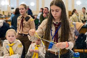 Plast members set up Workshop of Good Deeds at Kyiv Central Railway Station