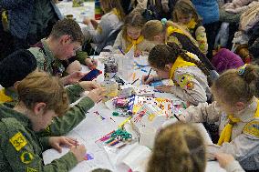 Plast members set up Workshop of Good Deeds at Kyiv Central Railway Station