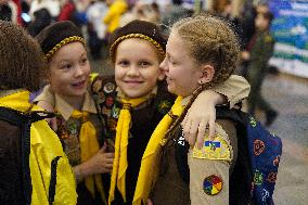 Plast members set up Workshop of Good Deeds at Kyiv Central Railway Station