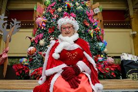 Mrs. Claus Receives Letters From Girls And Boys In Mexico City