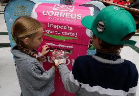 Mrs. Claus Receives Letters From Girls And Boys In Mexico City