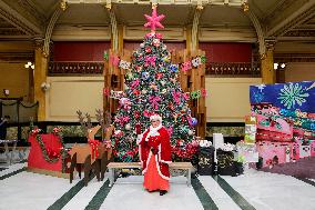 Mrs. Claus Receives Letters From Girls And Boys In Mexico City