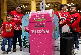 Mrs. Claus Receives Letters From Girls And Boys In Mexico City