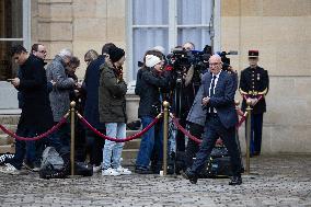 Prime Minister meets Political Leaders - Paris