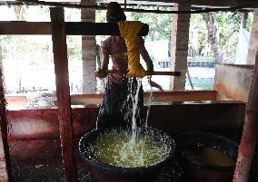 Story Of Weavers Outskirts Of Kolkata