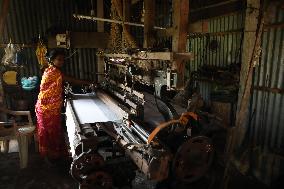 Story Of Weavers Outskirts Of Kolkata