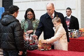 NO TABLOIDS: Christmas Gifts Distribution - Monaco