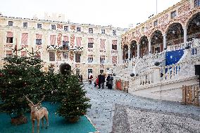 NO TABLOIDS: Christmas Gifts Distribution - Monaco