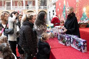 NO TABLOIDS: Christmas Gifts Distribution - Monaco