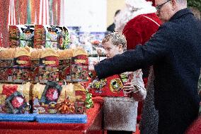 NO TABLOIDS: Christmas Gifts Distribution - Monaco