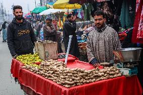 Daily Life In Kashmir