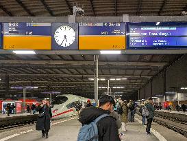 Train Traffic At Munich Central Station Temporarily Suspended