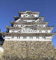 Year-end cleaning at Himeji Castle