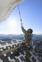 Year-end cleaning at Himeji Castle