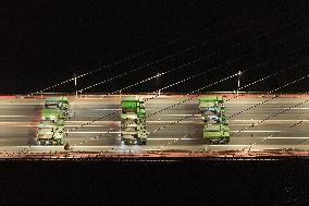 Vehicles Perform A Static Load Test on the Baguazhou Yangtze River Bridge in Nanjing