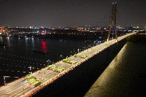 Vehicles Perform A Static Load Test on the Baguazhou Yangtze River Bridge in Nanjing