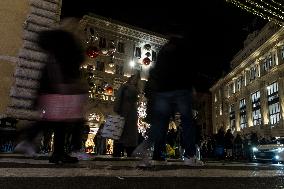 Italians Browse Rome's Best Boutiques For Christmas Gifts