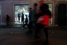 Italians Browse Rome's Best Boutiques For Christmas Gifts