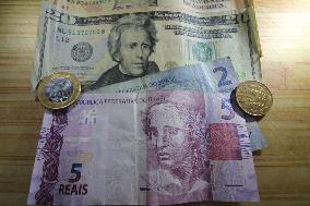 Brazilian Currency Suffers Strong Devaluation Due To Economic Crisis