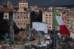 Murales Projet On Giant Silos In Piazza Venezia