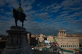 Murales Projet On Giant Silos In Piazza Venezia