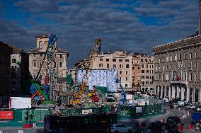 Murales Projet On Giant Silos In Piazza Venezia