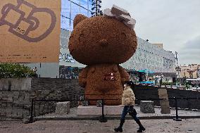 Giant Hello Kitty Sculpture in Shanghai