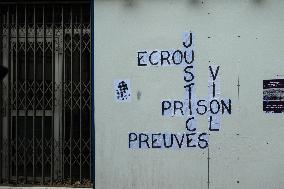 Feminist Activists At The Entrance To The Courthouse - Avignon