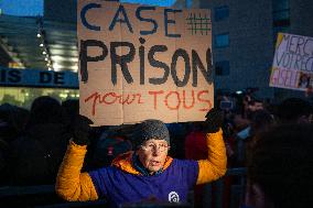 Feminist Activists At The Entrance To The Courthouse - Avignon