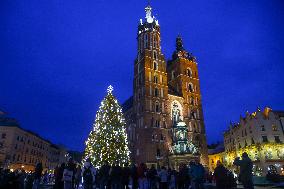 Christmas Tree In Krakow Named The World's Most Beautiful