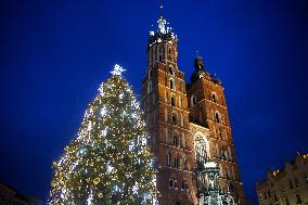 Christmas Tree In Krakow Named The World's Most Beautiful