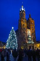 Christmas Tree In Krakow Named The World's Most Beautiful