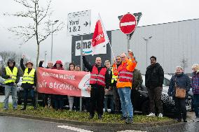 Amazon On Strike During The Christmas Time