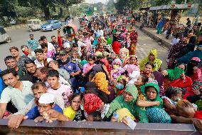 Women Flock For Food Aid - Dhaka