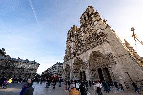 Illustration of Notre Dame de Paris Inside and Outside - Paris AJ