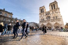 Illustration of Notre Dame de Paris Inside and Outside - Paris AJ