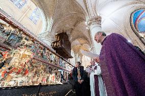 Blessing of the creche of Notre Dame de Paris - Paris AJ