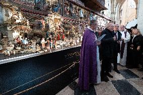 Blessing of the creche of Notre Dame de Paris - Paris AJ