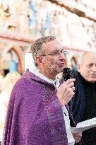 Blessing of the creche of Notre Dame de Paris - Paris AJ