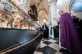 Blessing of the creche of Notre Dame de Paris - Paris AJ