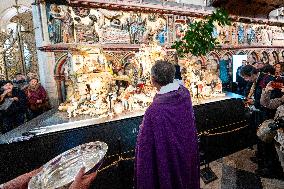 Blessing of the creche of Notre Dame de Paris - Paris AJ