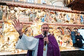 Blessing of the creche of Notre Dame de Paris - Paris AJ