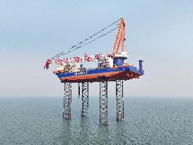 BOREAS Vessel Conducts Lifting Tests in The Sea in Yantai