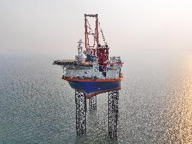 BOREAS Vessel Conducts Lifting Tests in The Sea in Yantai