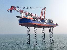 BOREAS Vessel Conducts Lifting Tests in The Sea in Yantai