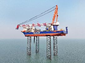 BOREAS Vessel Conducts Lifting Tests in The Sea in Yantai