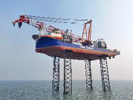 BOREAS Vessel Conducts Lifting Tests in The Sea in Yantai