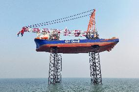 BOREAS Vessel Conducts Lifting Tests in The Sea in Yantai